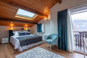 Deluxe Double Room (Le Lac) | Blackout drapes, iron/ironing board, free WiFi, bed sheets - Le Catarina (Lathuile)