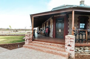 Fachada de la propiedad