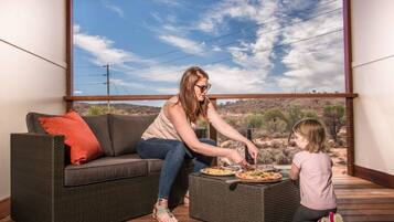 Deluxe-Ferienhütte, Bergblick | Terrasse/Patio
