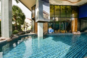 Outdoor pool - OYO 143 Dday Resotel Pattaya Hotel (Pattaya)
