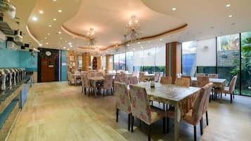 Free daily buffet breakfast