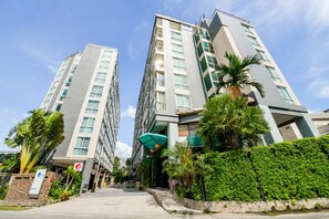 Exterior - OYO 143 Dday Resotel Pattaya Hotel (Pattaya)