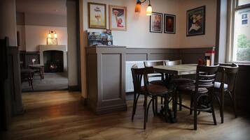 Lunch and dinner served, British cuisine