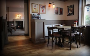 Lunch and dinner served, British cuisine