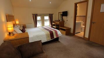 Desk, blackout curtains, soundproofing, free WiFi