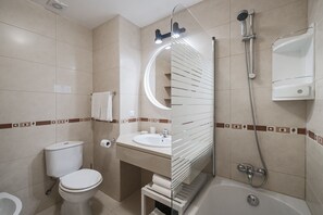 Bathtub, hair dryer, towels - Garajau III, with balcony and sea view. (Caniço)