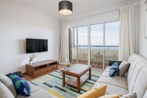 TV - Garajau III, with balcony and sea view. (Caniço)