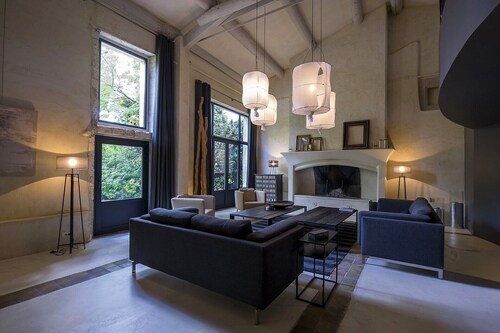 Magnificent farmhouse for 14 people with private pool near Alpilles