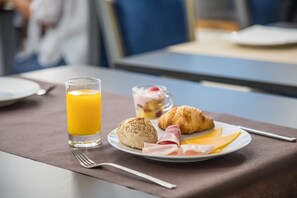 Sarapan prasmanan