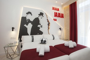 Twin Room | Minibar, in-room safe, desk, blackout curtains