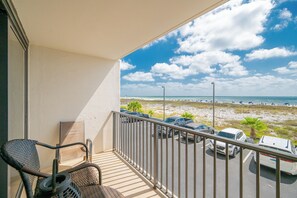 Property grounds - BEACH FRONT! 2 Bedroom at Island Winds West! 1st Floor (Gulf Shores)