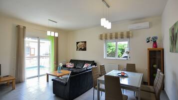 Villa, 3 Bedrooms, Sea View | In-room dining