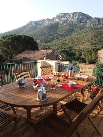 Exterior. Chambres d'hotes L'Amandier