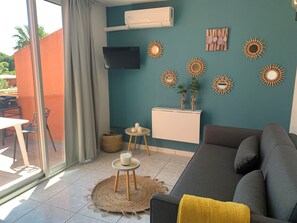 Studio | Area keluarga | TV layar datar