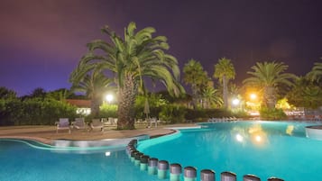 Seasonal outdoor pool, sun loungers