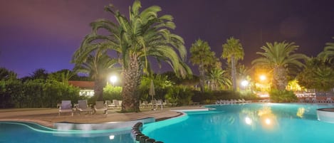 Seasonal outdoor pool, sun loungers