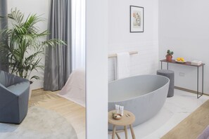 Habitación doble de lujo, 1 cama Queen size, vista a la ciudad | Tina profunda