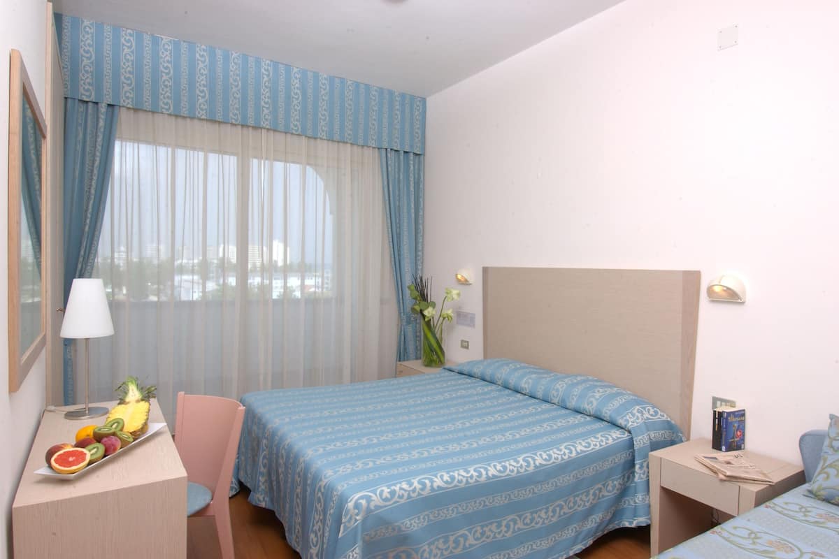 Bureau, lits bébé (en supplément), Wi-Fi gratuit, draps fournis