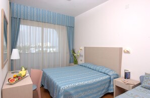 Desk, cribs/infant beds, free WiFi, bed sheets - Tiffany's (Cattolica)