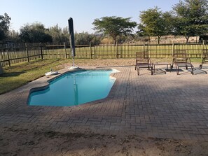 2 piscinas al aire libre, sillones reclinables de piscina