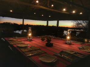 Se sirven desayunos, almuerzos y cenas; cocina local e internacional