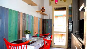 Apartment, 1 Schlafzimmer | Essbereich im Zimmer