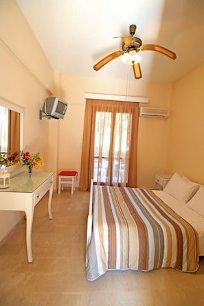 Apartamento, 1 quarto | Cortinas blackout, ferros/tábuas de passar roupa, berços grátis