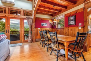 Interior - UNBELIEVABLE MOUNTAIN VIEWS! Convenient to Manchester,skiing,outlets (Sunderland)