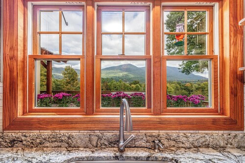 UNBELIEVABLE MOUNTAIN VIEWS! Convenient to Manchester,skiing,outlets