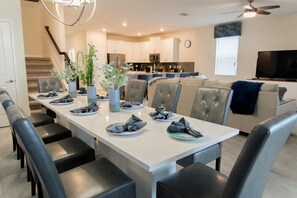 Dining - Storey Lake Resort, private pool, game-room and theater, near Disney!!! (Kissimmee)