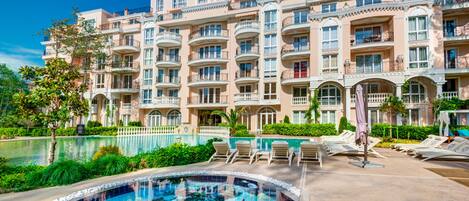 Außenpool (je nach Saison geöffnet)