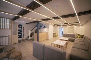 Lobby sitting area - Santiago KM.0 - Hostel (Santiago de Compostela)