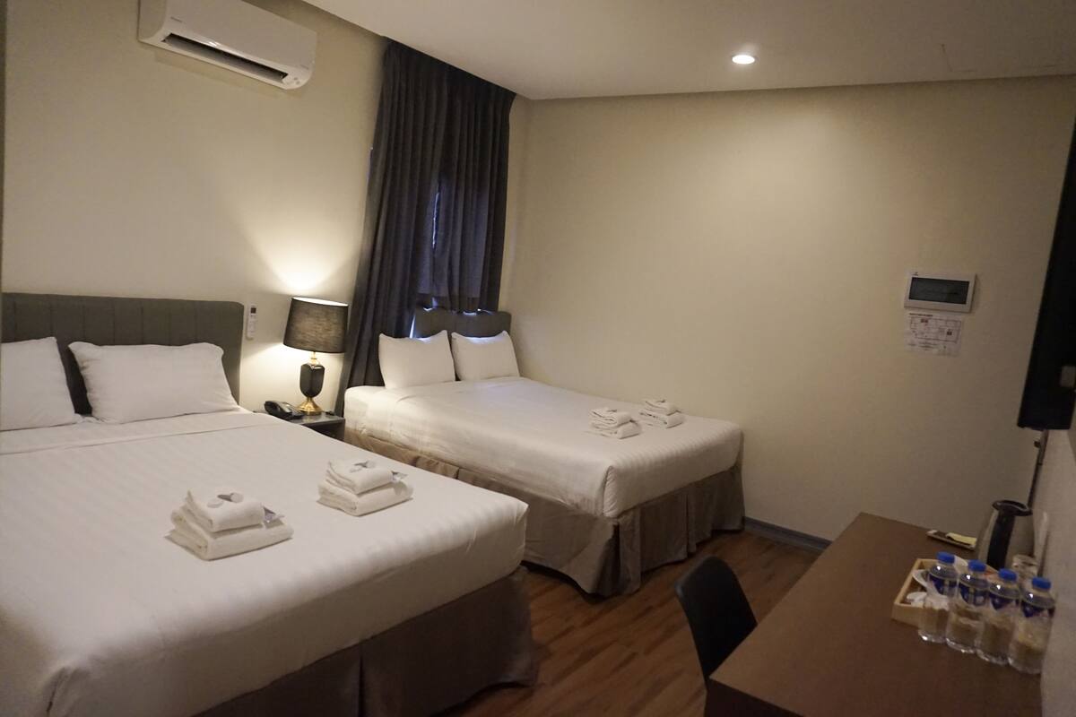 低過敏寢具、Select Comfort 床墊、迷你吧、遮光布/窗簾