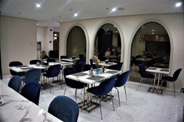 Restaurant - Crevice Hotel (Davao)