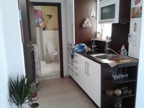 ثلاجة، ميكروويف، فرن، موقد طهي مسطح