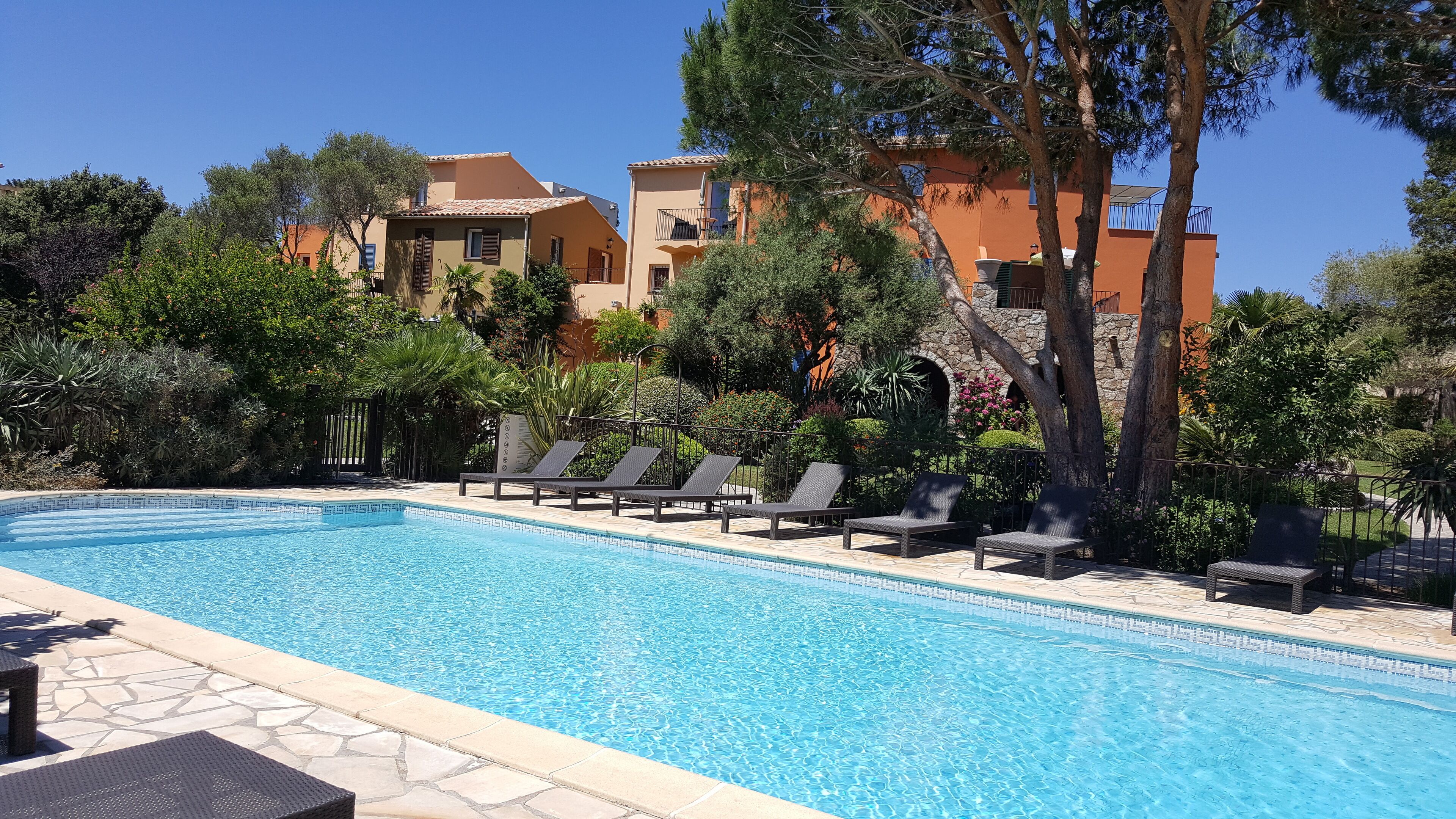 Seasonal outdoor pool, pool umbrellas
