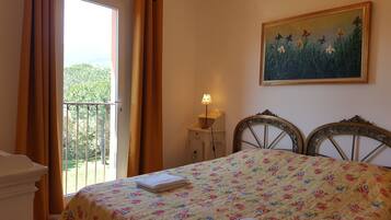 Apartment, 2 Bedrooms (45m²) | Individually decorated, individually furnished, laptop workspace