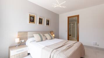 2 dormitorios, tabla de planchar con plancha, wifi gratis y ropa de cama