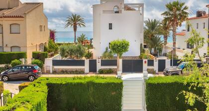 UHC CASA MISTRAL · Private Garden with BBQ · 50m Cristal Beach