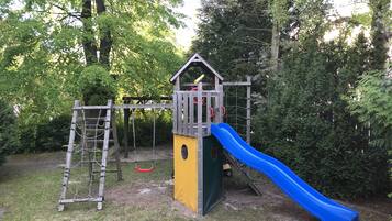 Children’s play area – outdoor