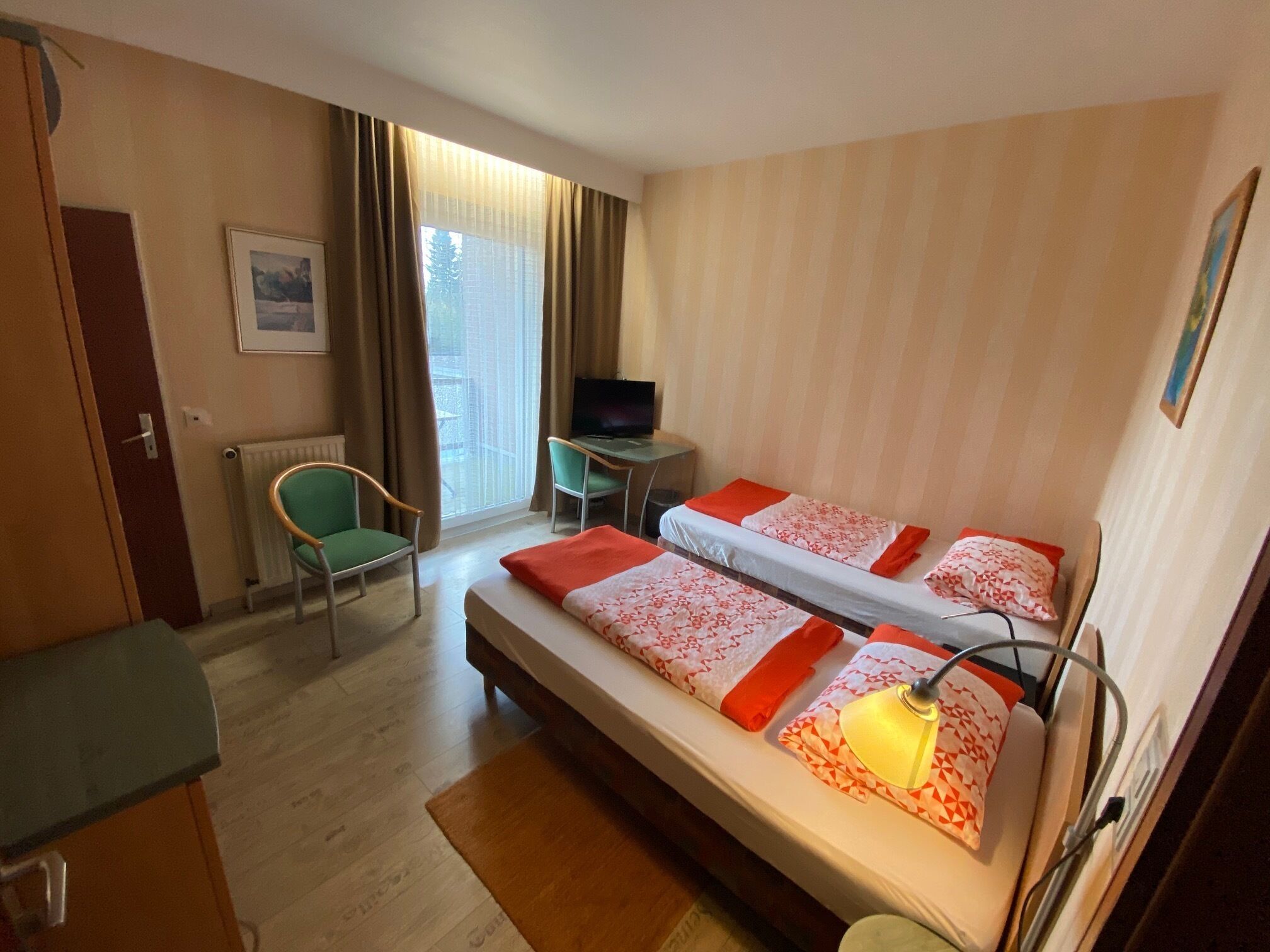 Comfort Twin Room, Courtyard View | Desk, laptop workspace, WiFi (free), individually decorated