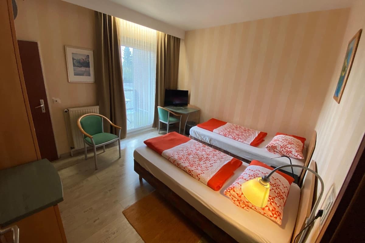 Comfort Twin Room, Courtyard View | Desk, laptop workspace, WiFi (free), individually decorated