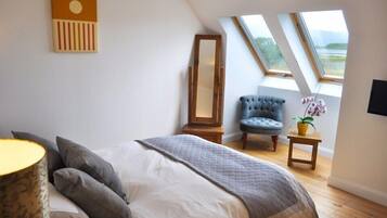 House, 2 Bedrooms, Sea View | Individually decorated, individually furnished, blackout drapes