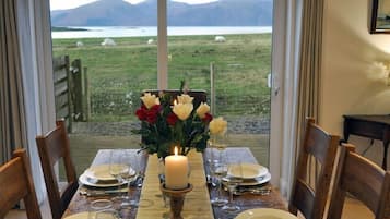 House, 2 Bedrooms, Sea View | In-room dining