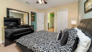 8 bedrooms, iron/ironing board, free WiFi, bed sheets - Memorable Vacation Home-Premium Room Space-Resort Amenities, Pool w/ Waterslides (Davenport)
