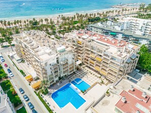 Exterior - Beachfront Apartment · AirCon · WiFi · Pool UHC NOVELTY 010 (Salou)