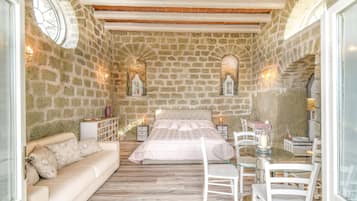 Apartamento (Chiesetta Rosa) | 1 quarto, cofres nos quartos, individualmente decorados