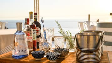 Bar à beira da piscina