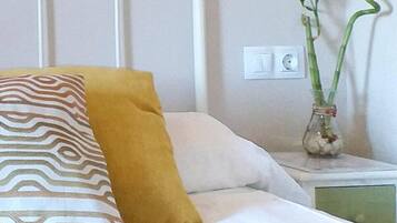 Blackout drapes, soundproofing, free WiFi, bed sheets