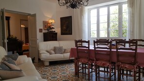 Villa, 4 Bedrooms | Living area